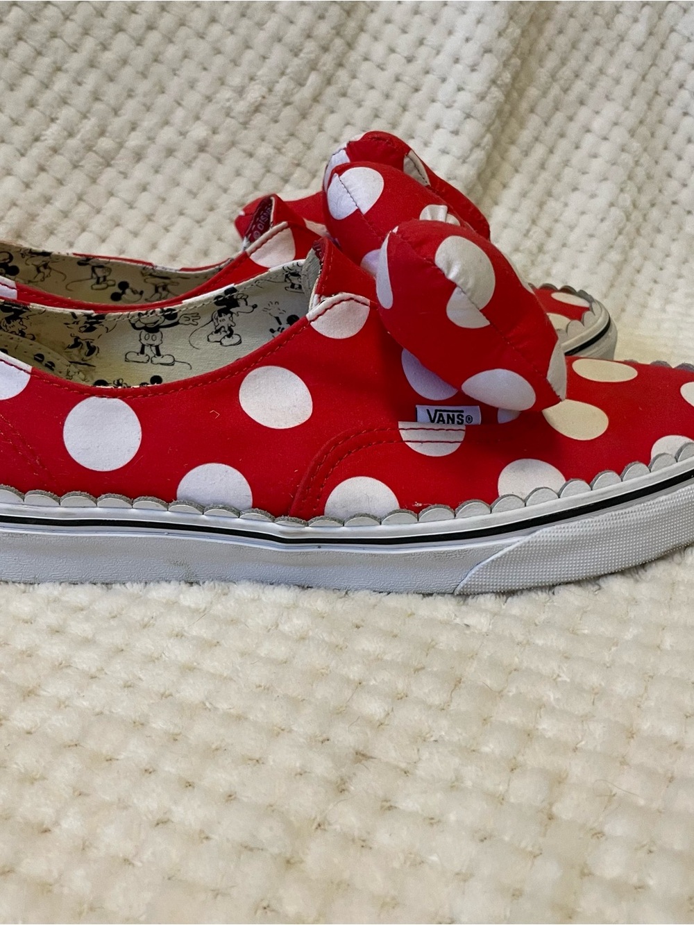 Vans x Disney Red and White Polka Dot Minnie’s Bows Slip-On Sneakers with Bow - Picture 4 of 11